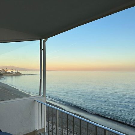 Апартаменты Beachfront, Top Floor Corner 2-Bed, Estepona Paseo Экстерьер фото